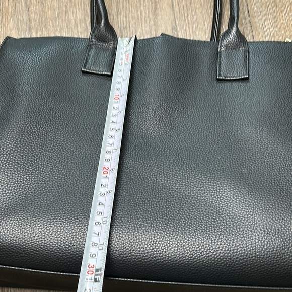 Mary Kay Textured Black Travel Handbag 17 x 30 inches - Picture 8 of 9